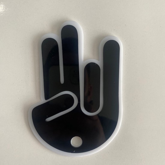 Sileceğe Takılan Pleksi El Kabartmalı Siyah